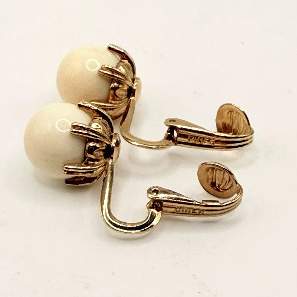 Vintage Signed Ciner Gold Tone Off White Bead Clip On Classic Earrings
